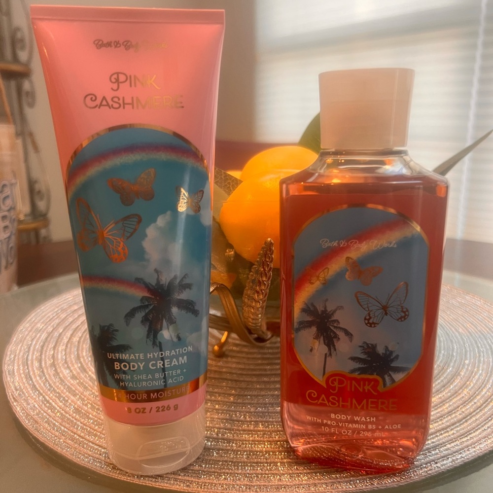 Bath & Body Works Pink Cashmere Duo NWT
NEW for Early Spring Collection